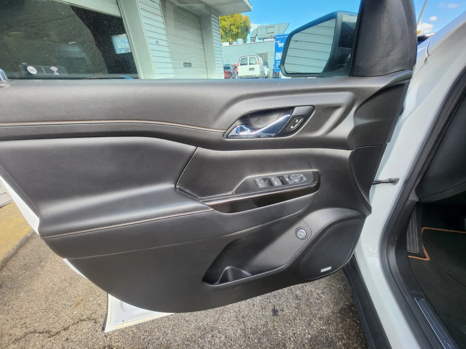 2020 GMC Acadia - Image 18 of 21