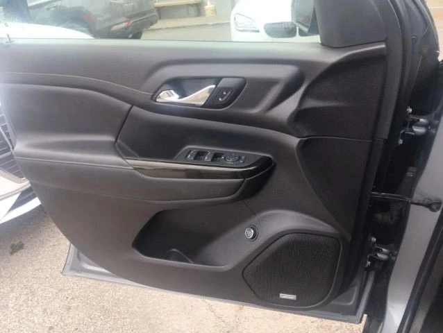 2020 GMC Acadia - Image 13 of 21