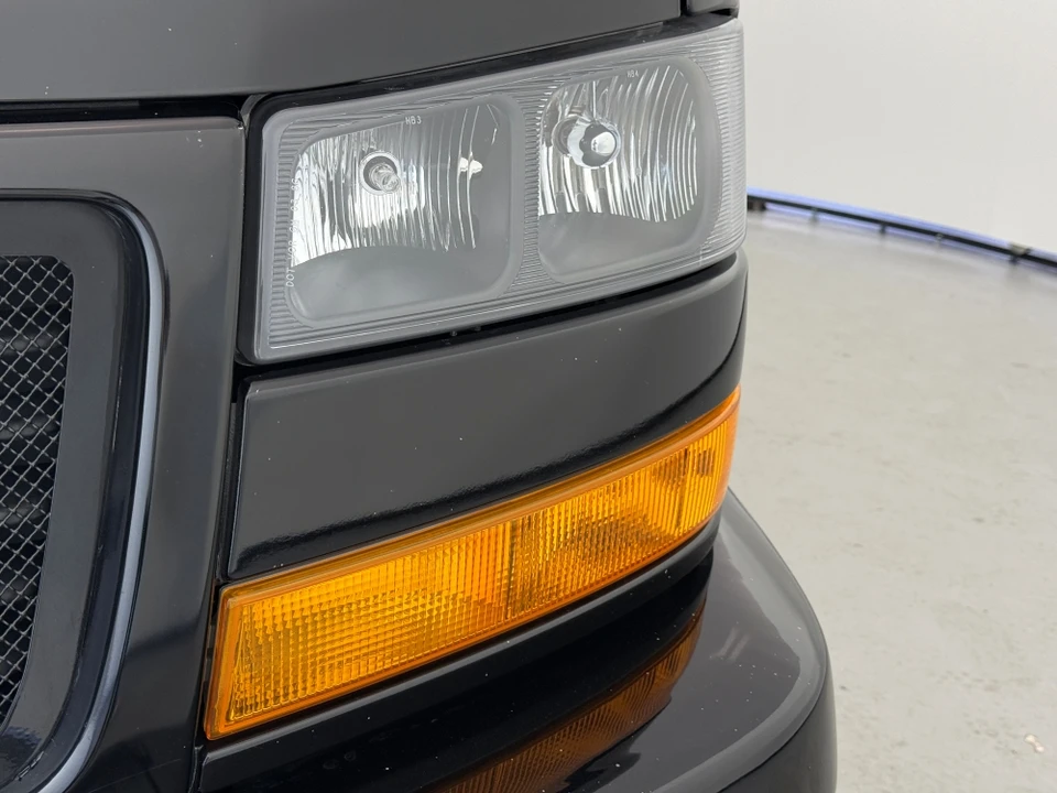 2020 GMC Savana - Image 16 of 31