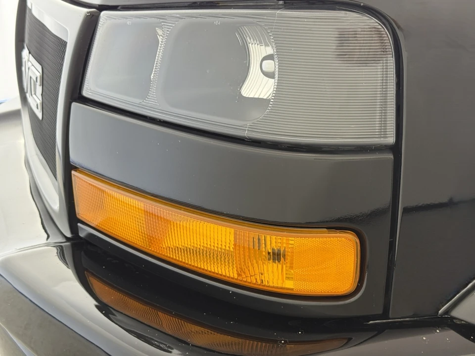 2020 GMC Savana - Image 17 of 31