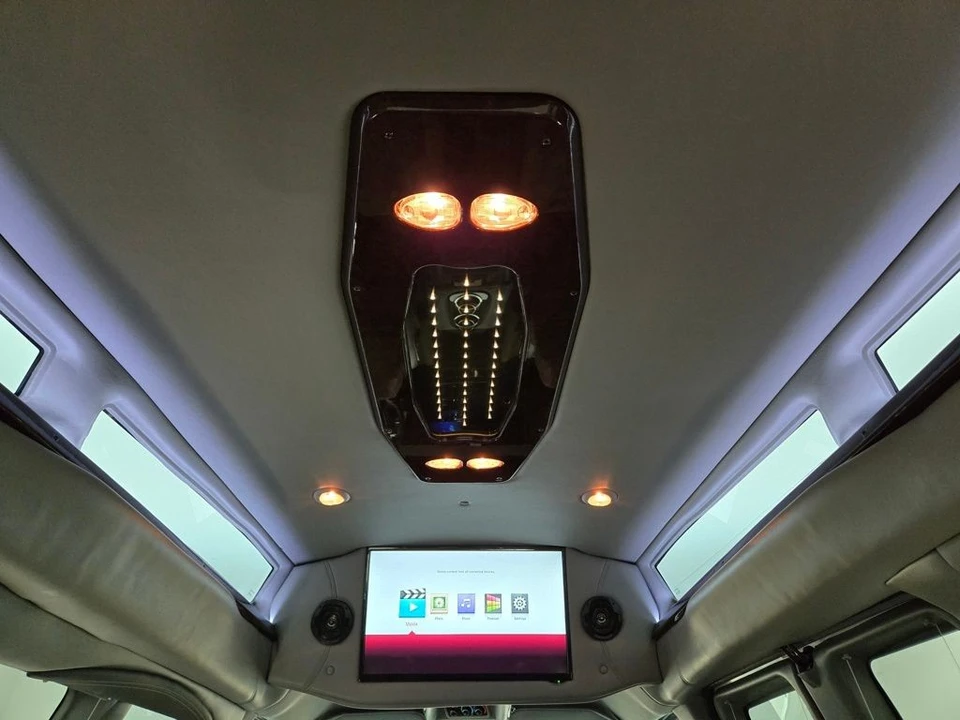 2020 GMC Savana - Image 9 of 21