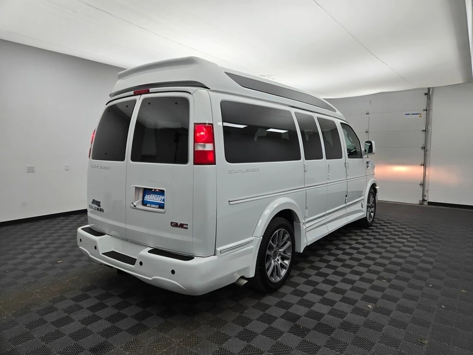 2020 GMC Savana - Image 3 of 21