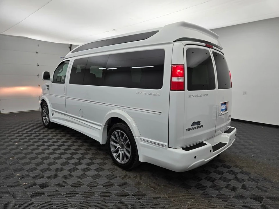 2020 GMC Savana - Image 11 of 21