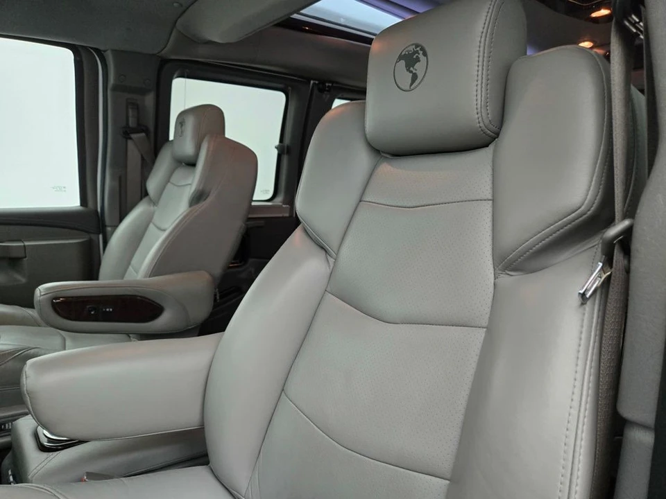 2020 GMC Savana - Image 19 of 21