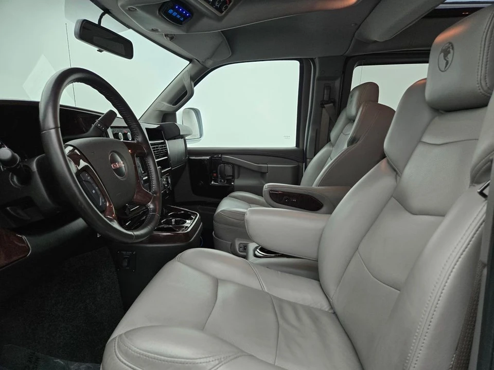 2020 GMC Savana - Image 18 of 21
