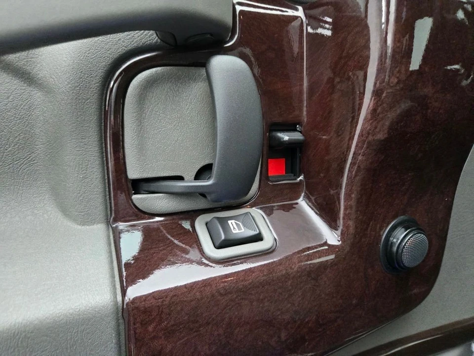2020 GMC Savana - Image 17 of 21
