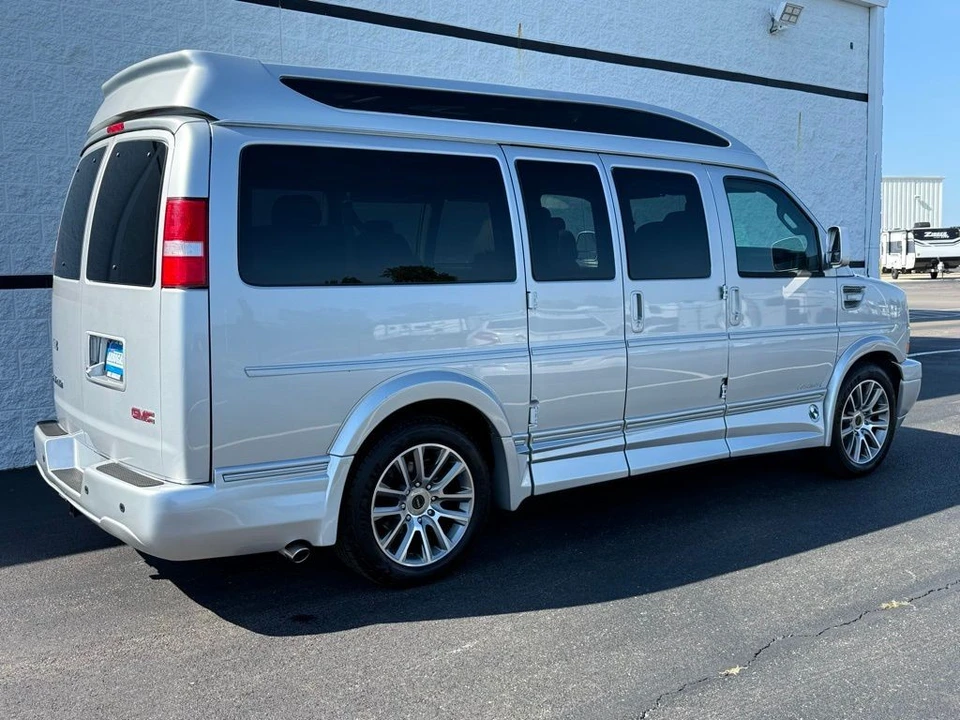 2020 GMC Savana - Image 3 of 21