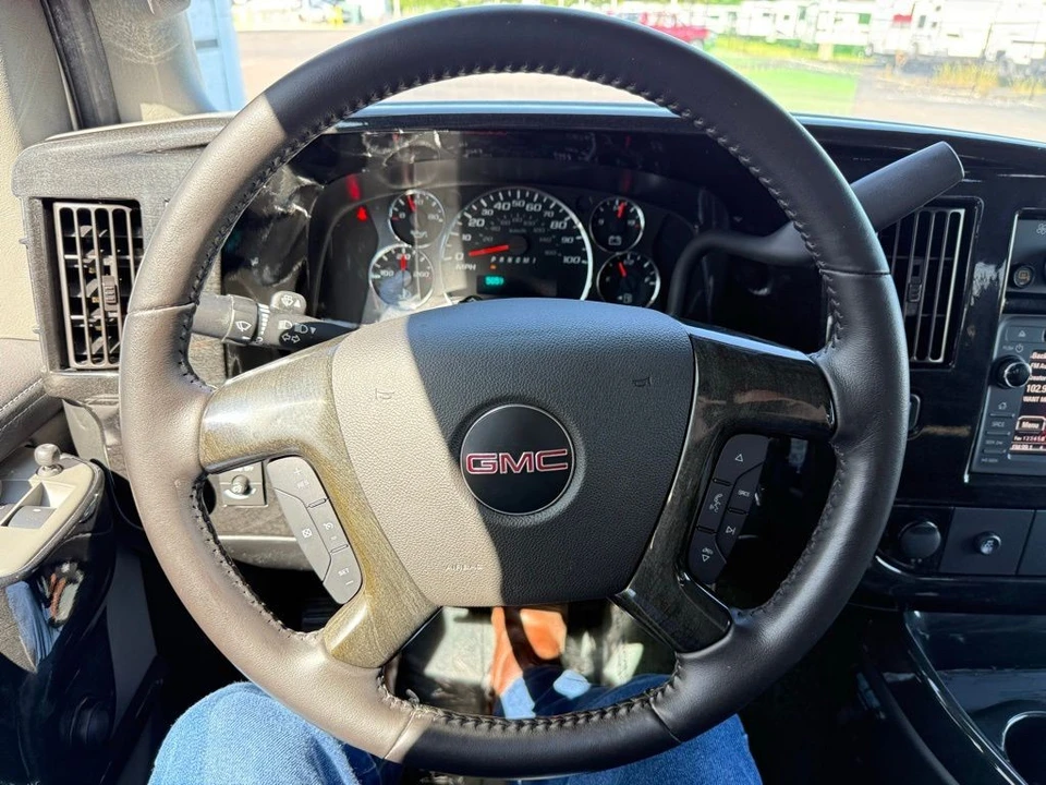 2020 GMC Savana - Image 17 of 21