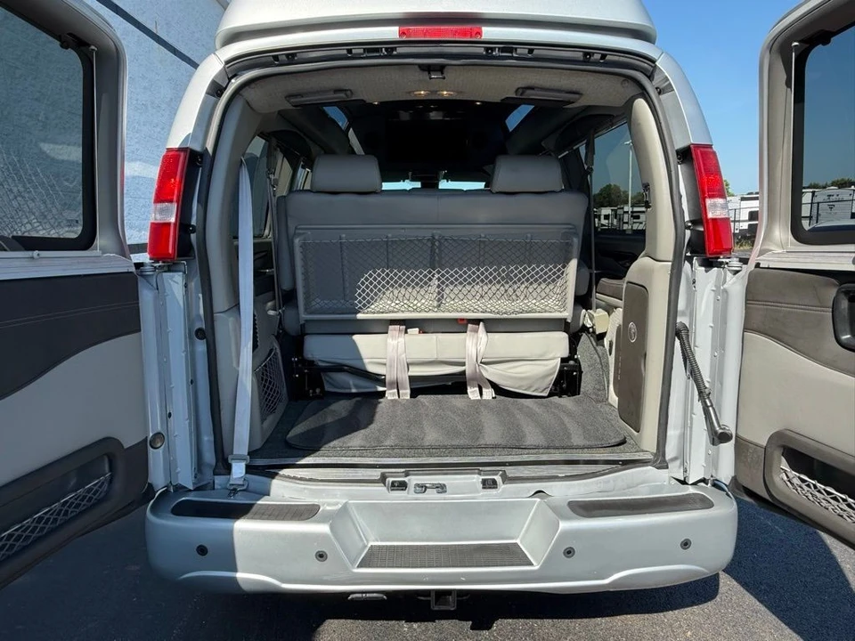 2020 GMC Savana - Image 5 of 21