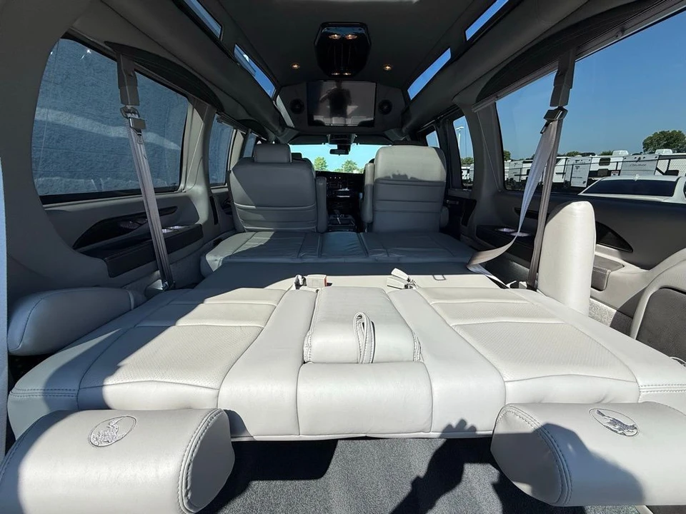 2020 GMC Savana - Image 7 of 21
