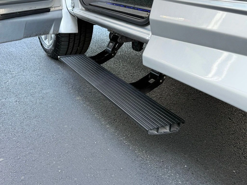 2020 GMC Savana - Image 13 of 21