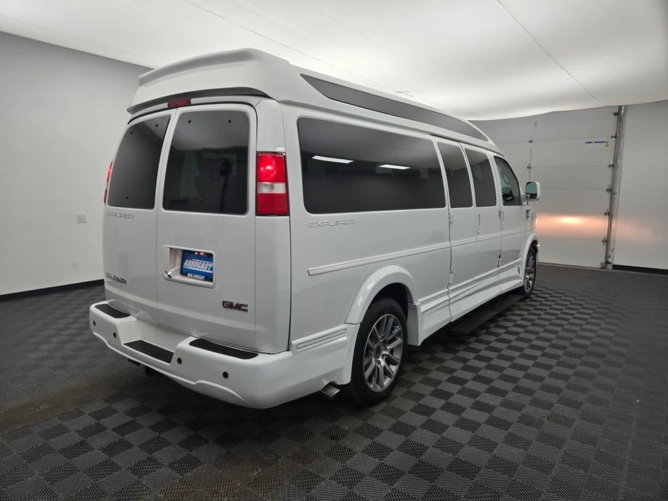 2020 GMC Savana - Image 3 of 21