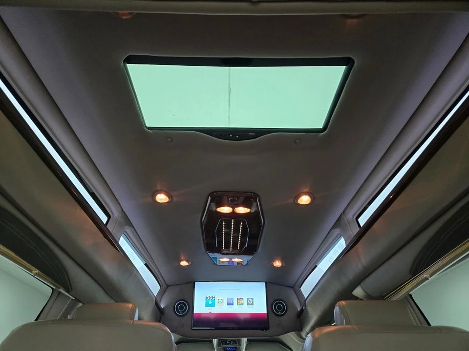 2020 GMC Savana - Image 10 of 21