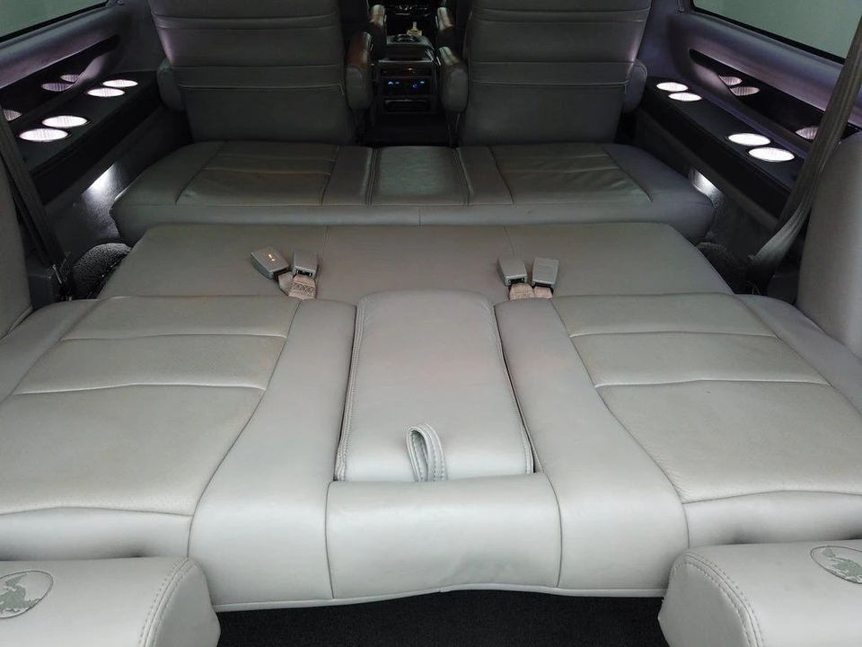 2020 GMC Savana - Image 9 of 21