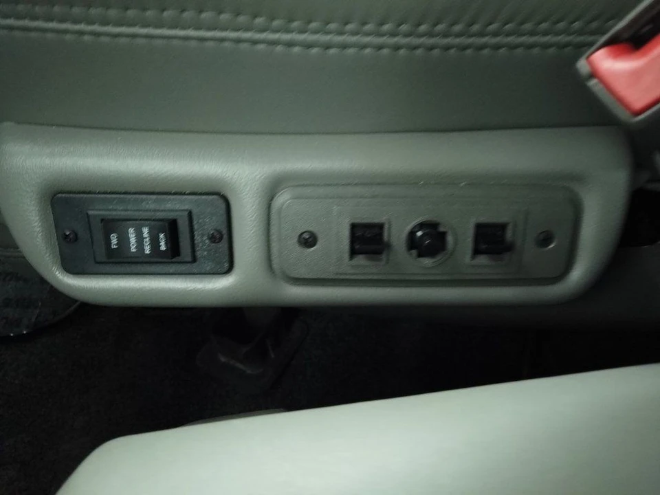 2020 GMC Savana - Image 27 of 31
