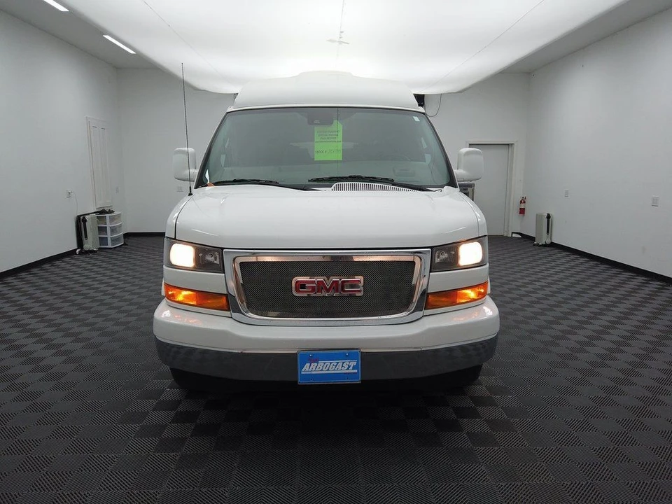 2020 GMC Savana - Image 14 of 31
