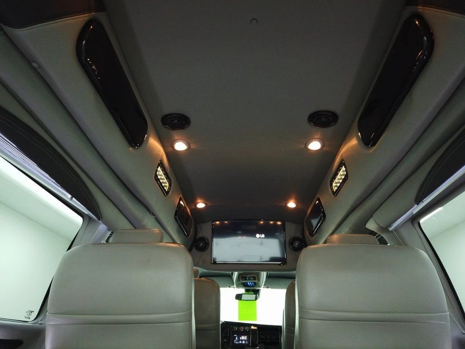 2020 GMC Savana - Image 10 of 31