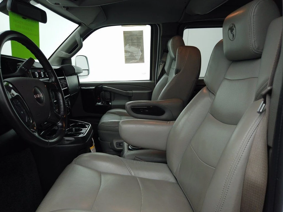 2020 GMC Savana - Image 19 of 21