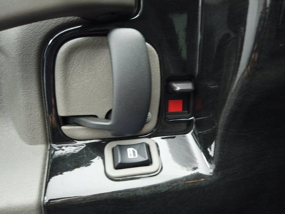 2020 GMC Savana - Image 18 of 21