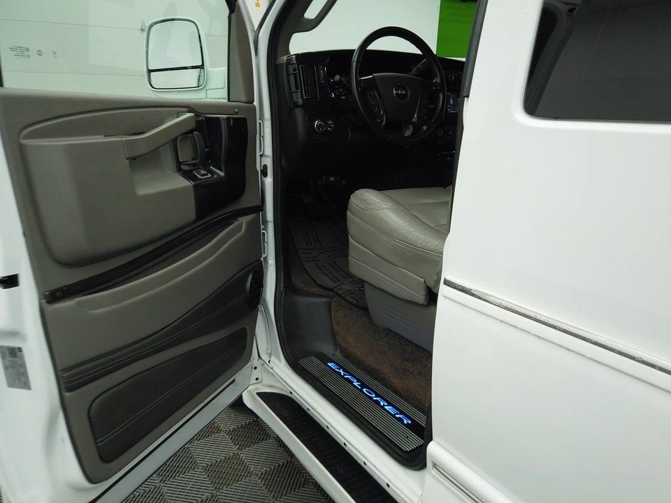 2020 GMC Savana - Image 16 of 21