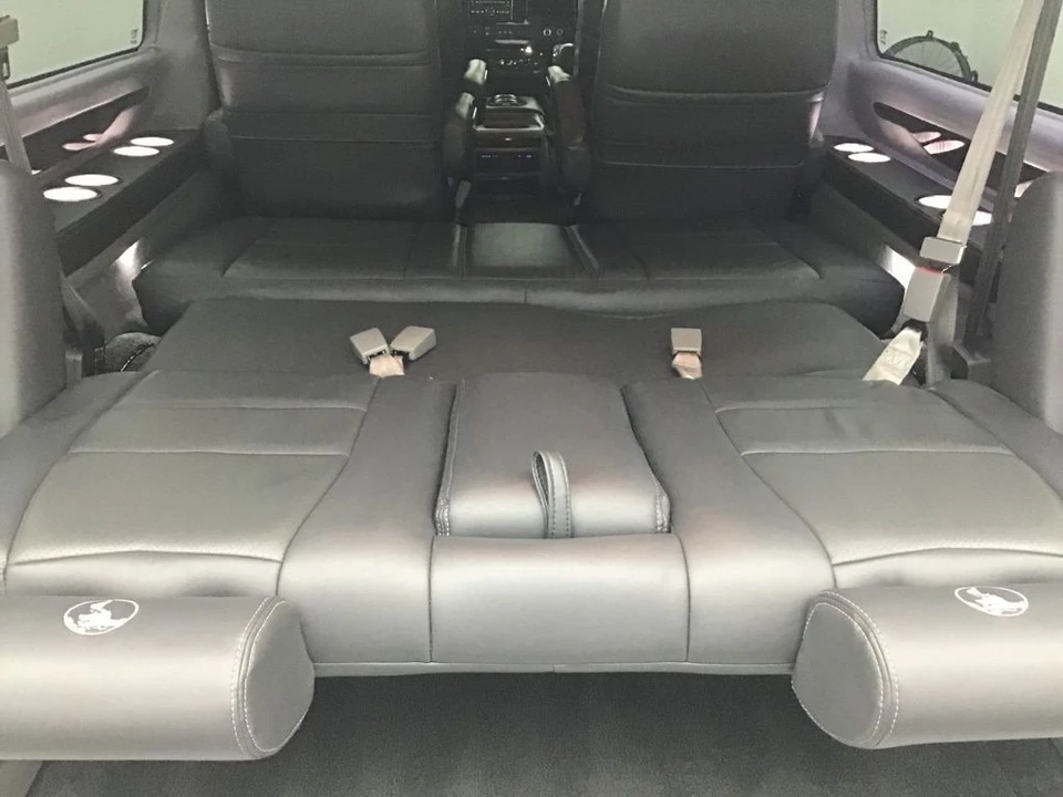 2020 GMC Savana - Image 9 of 21