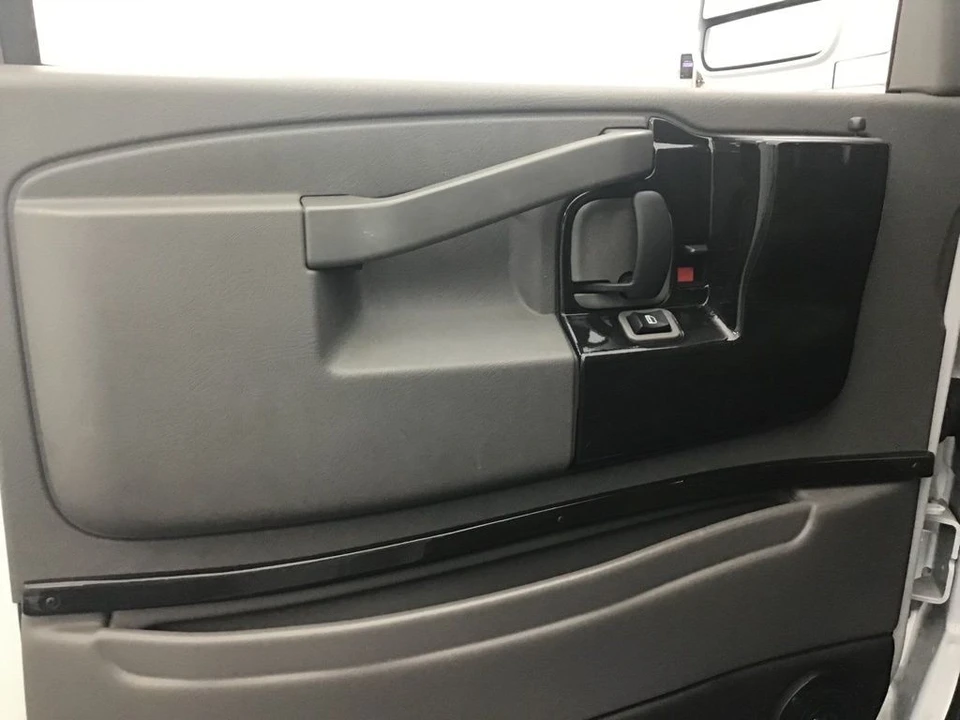 2020 GMC Savana - Image 17 of 21