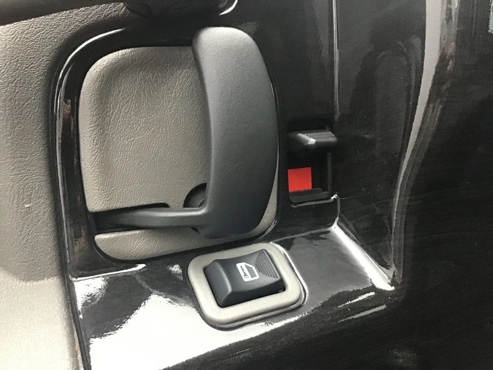 2020 GMC Savana - Image 18 of 21