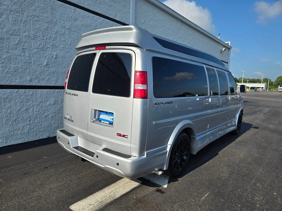 2020 GMC Savana - Image 3 of 21