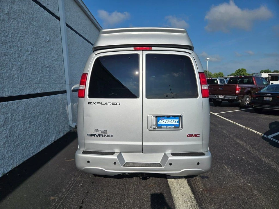 2020 GMC Savana - Image 4 of 21
