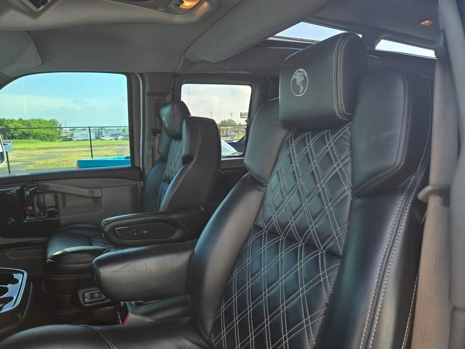 2020 GMC Savana - Image 15 of 21