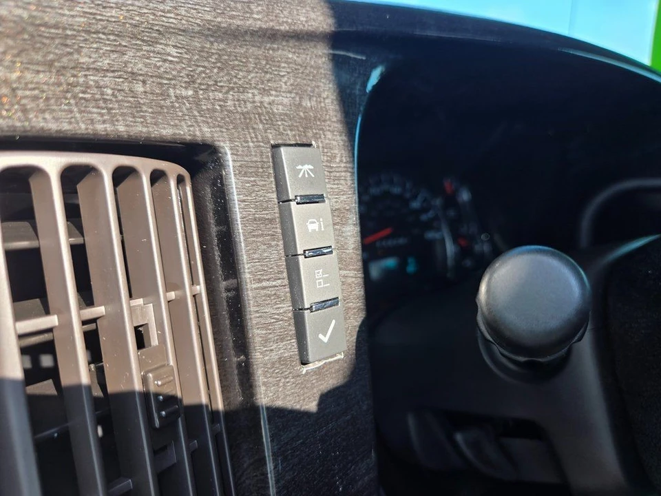 2020 GMC Savana - Image 18 of 21
