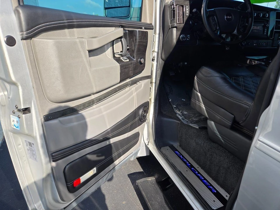 2020 GMC Savana - Image 13 of 21