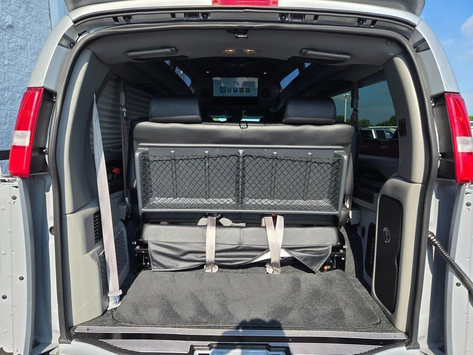 2020 GMC Savana - Image 7 of 21
