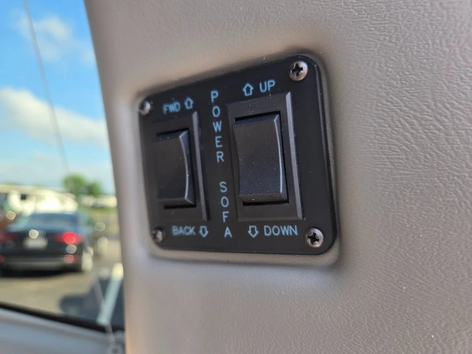 2020 GMC Savana - Image 8 of 21
