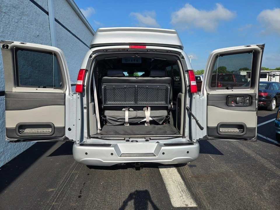 2020 GMC Savana - Image 6 of 21