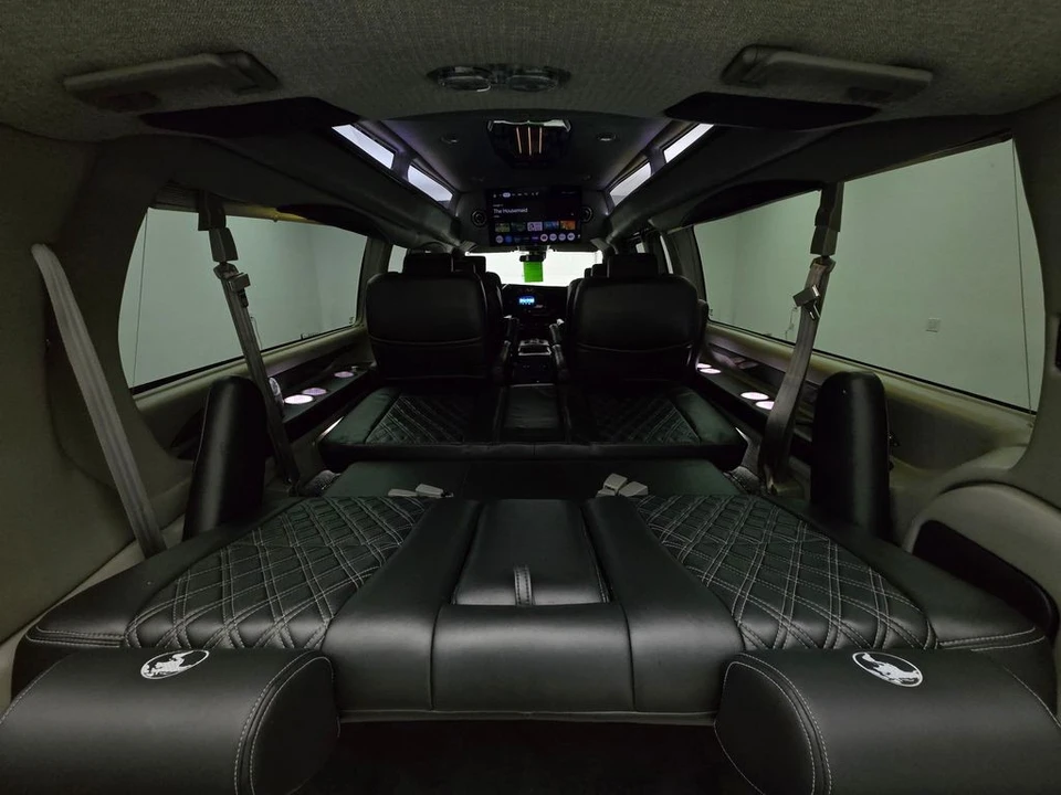 2020 GMC Savana - Image 5 of 12