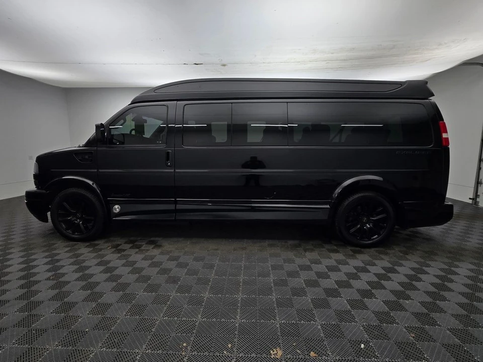 2020 GMC Savana - Image 11 of 12