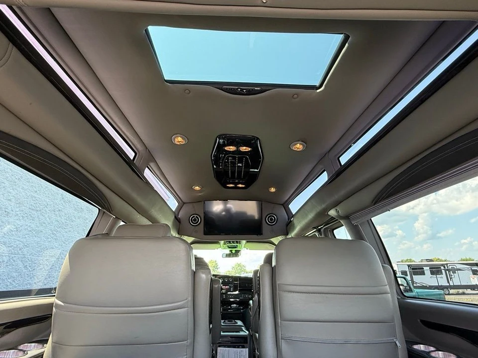 2020 GMC Savana - Image 9 of 21