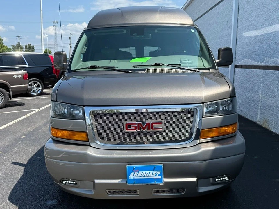 2020 GMC Savana - Image 12 of 21