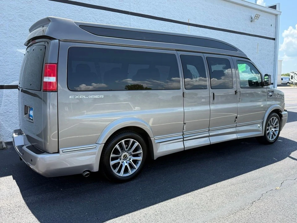 2020 GMC Savana - Image 3 of 21