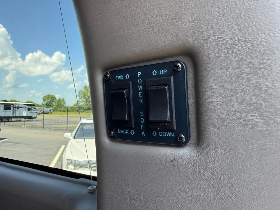 2020 GMC Savana - Image 7 of 21