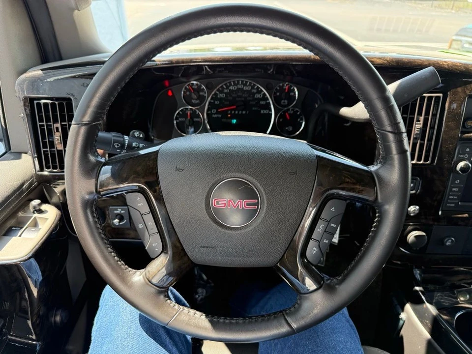 2020 GMC Savana - Image 19 of 21