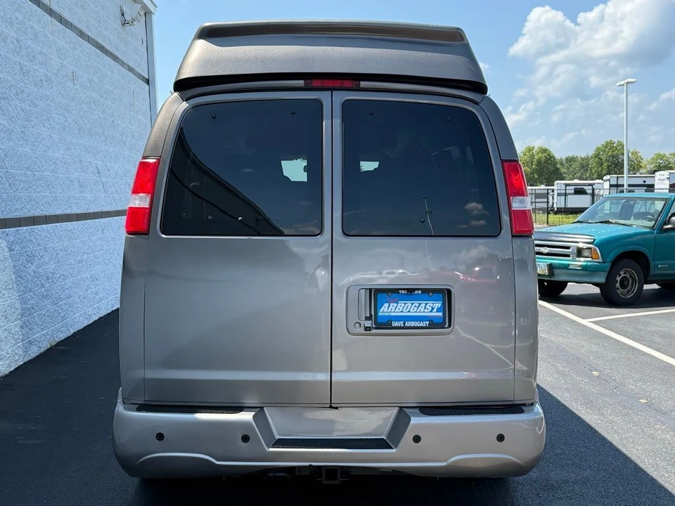 2020 GMC Savana - Image 4 of 12