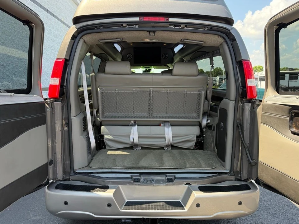 2020 GMC Savana - Image 5 of 21