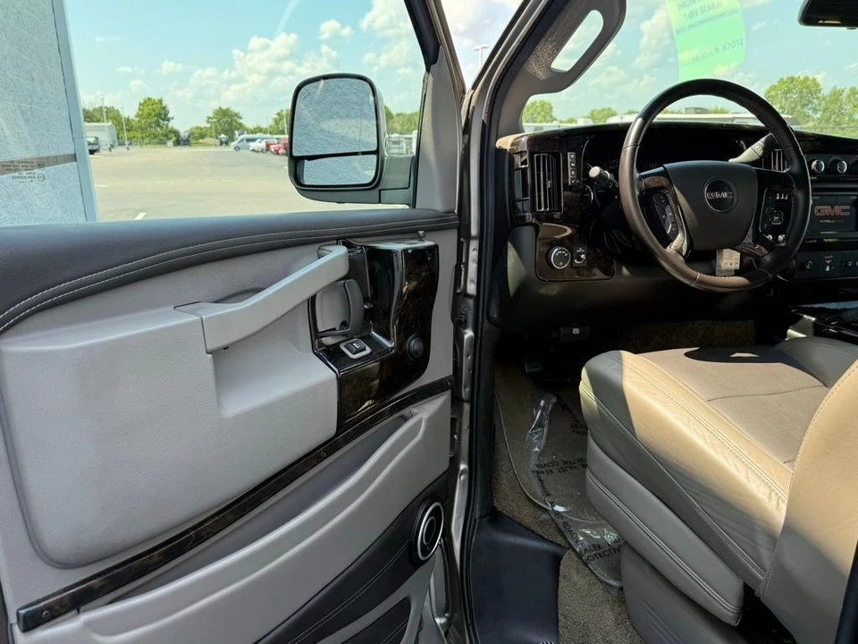 2020 GMC Savana - Image 15 of 21