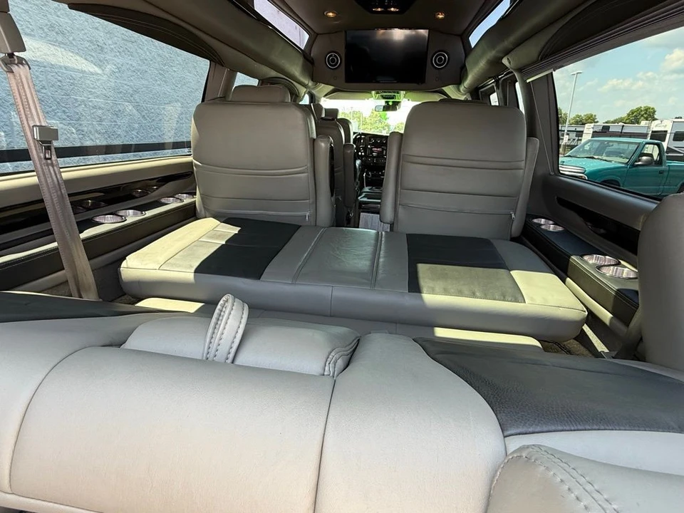 2020 GMC Savana - Image 8 of 21