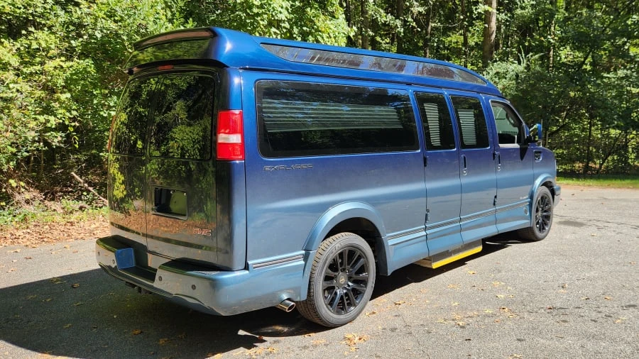 2020 GMC Savana - Image 10 of 21