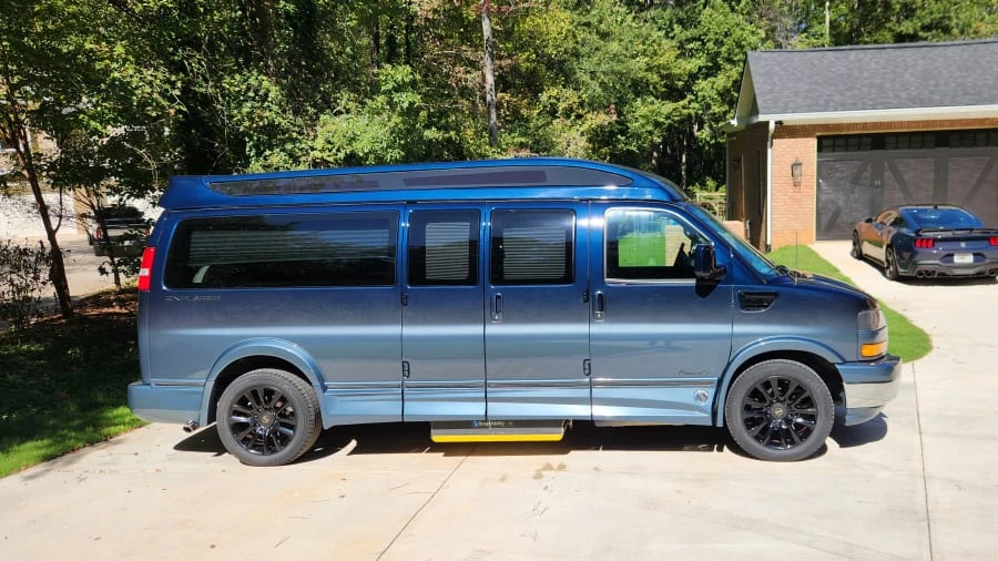 2020 GMC Savana - Image 2 of 21