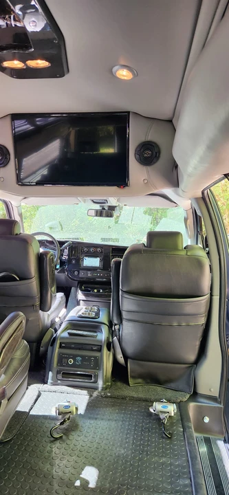 2020 GMC Savana - Image 14 of 21