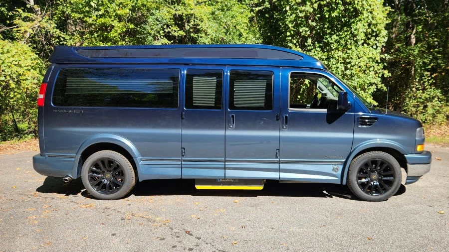 2020 GMC Savana - Image 11 of 21